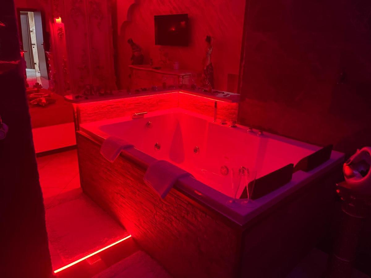 Gold Luxury Suite Home Roma ภายนอก รูปภาพ