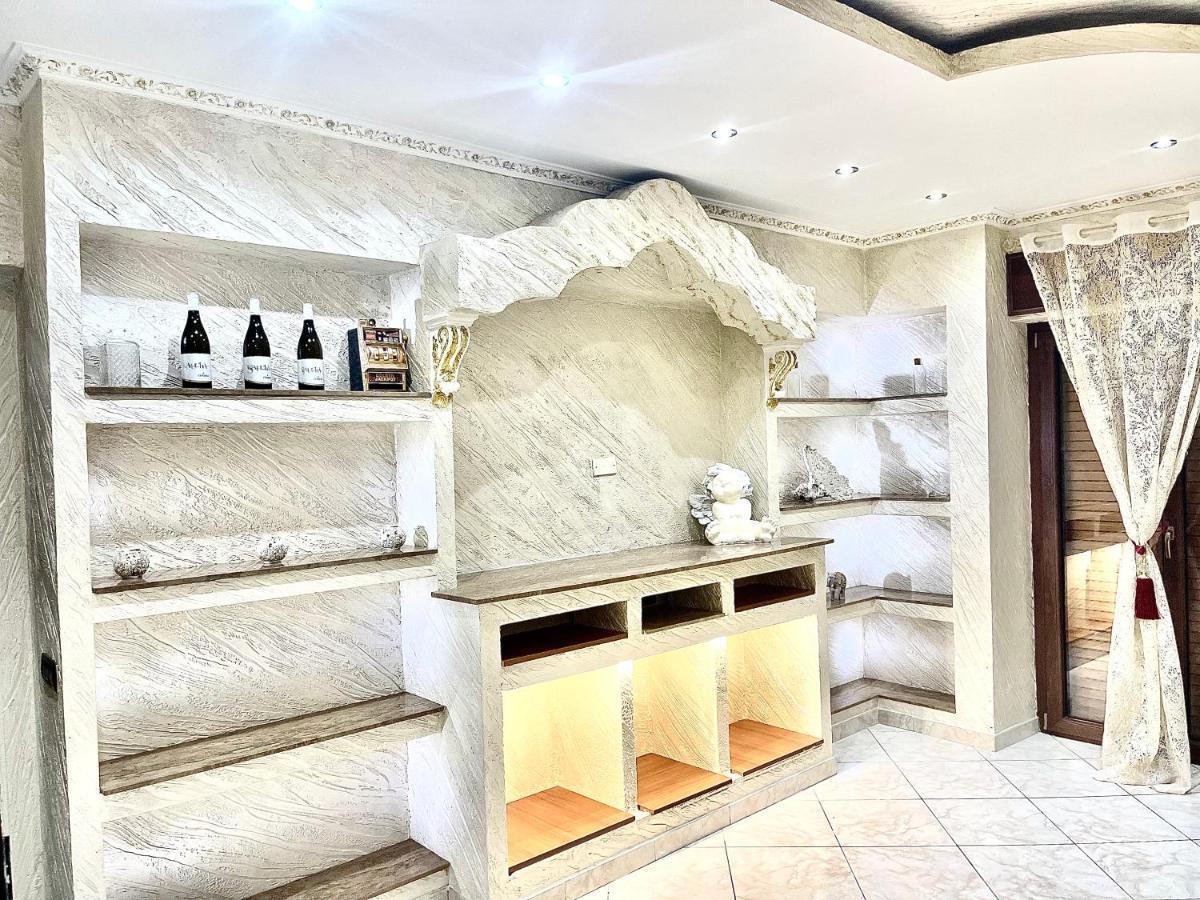 Gold Luxury Suite Home Roma ภายนอก รูปภาพ