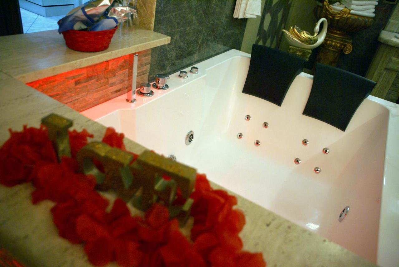 Gold Luxury Suite Home Roma ภายนอก รูปภาพ