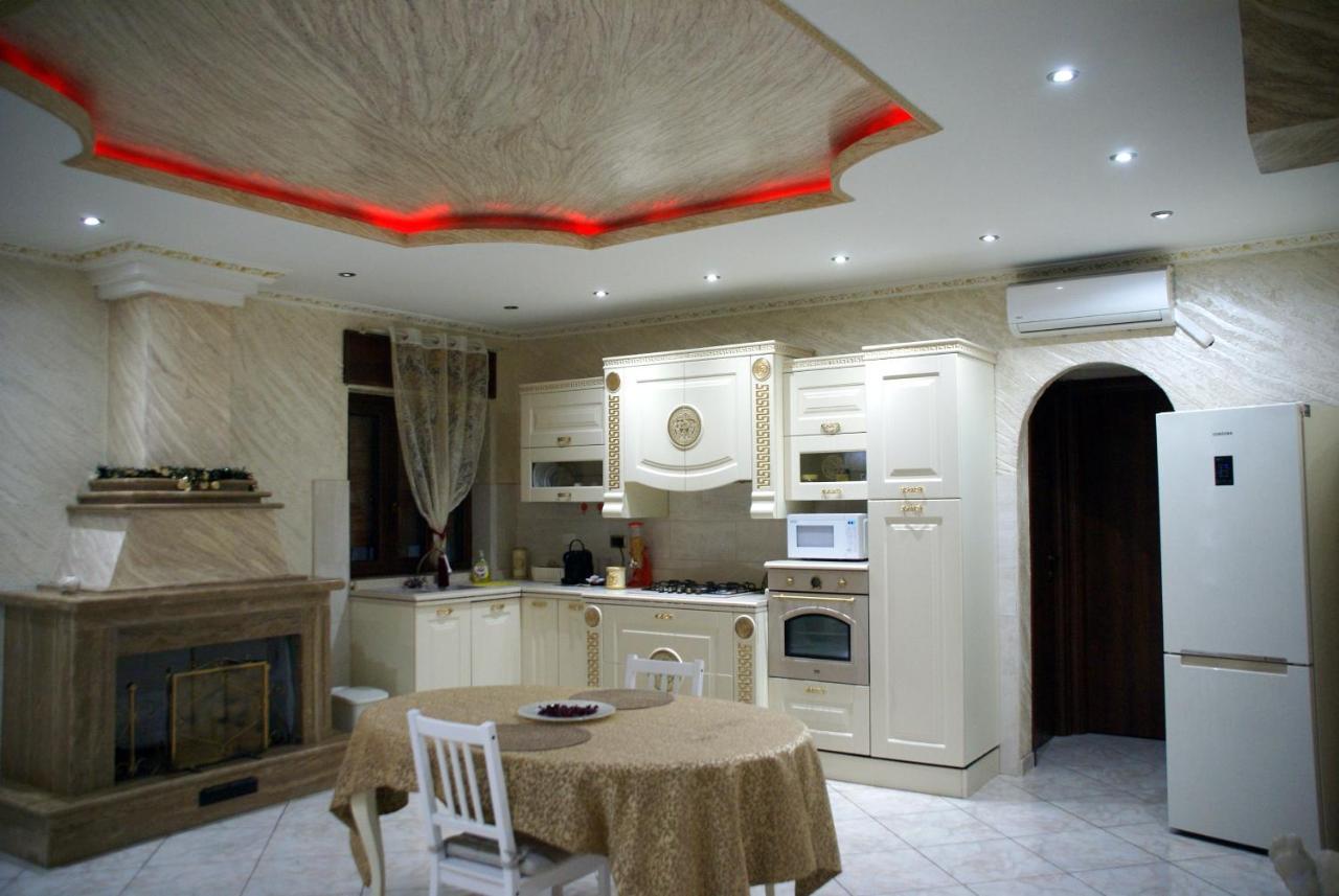 Gold Luxury Suite Home Roma ภายนอก รูปภาพ